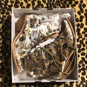 Free People Jeffrey Campbell Like New VelVet Boots